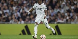 重回老本行？西媒：人手短缺 阿拉巴可能担任左后卫出战阿森纳