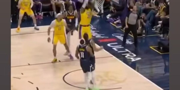 九游体育app-詹姆斯200岁还能扣太离谱！本人回应朋友称赞：6个笑哭了表情