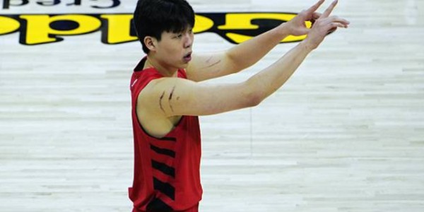 九游体育入口-队记：杨瀚森在NBA赛场挣扎有三大原因 对他的长期未来仍充满信心